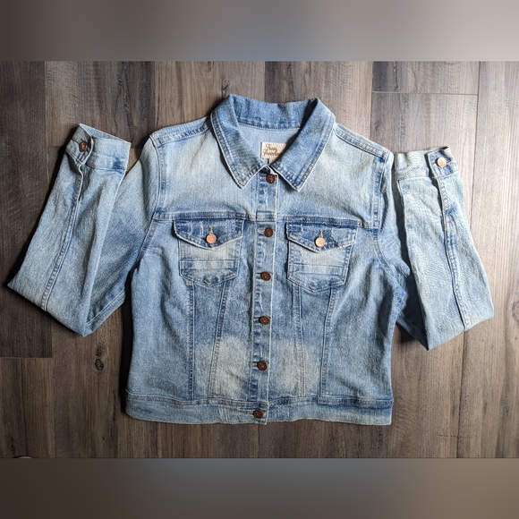 True Freedom- junior or women jean jacket - Picture 1 of 7
